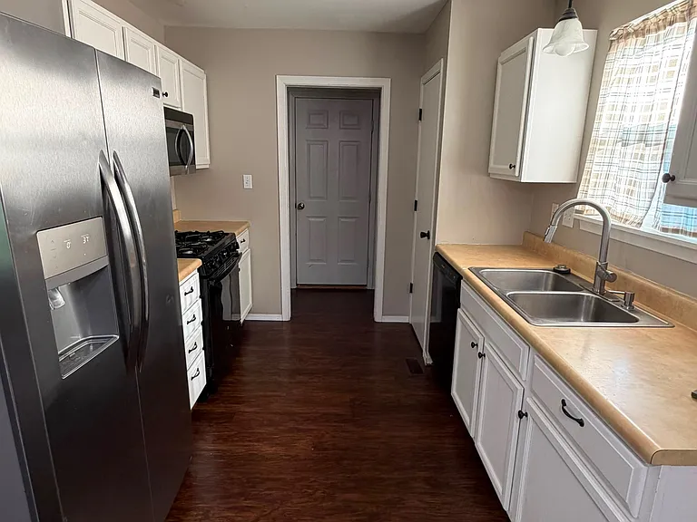 2048 Peine Forest Dr — Photo 2
