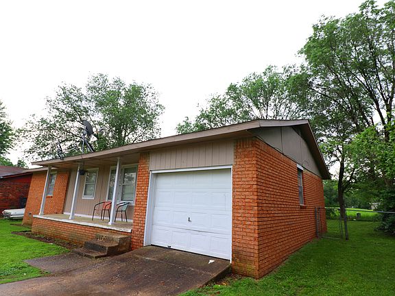 4th image of 105 Helen St