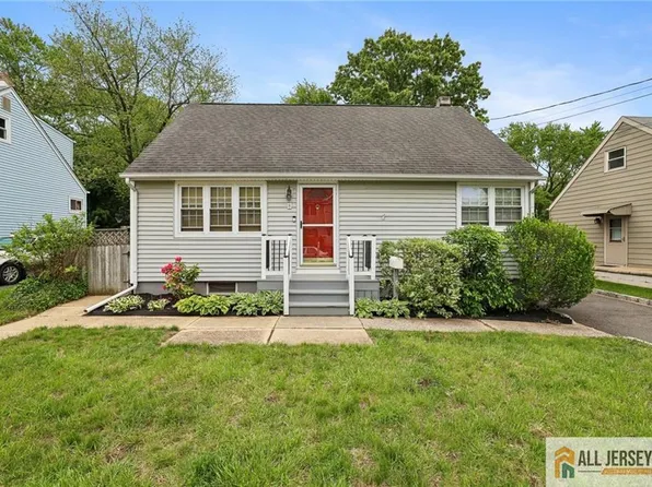 8 Parkway Pl, Parlin, NJ 08859