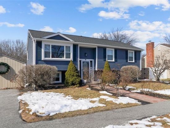 56 Verdant Dr, Cranston, RI 02920