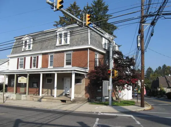 2102 Market St APT 2, Camp Hill, PA 17011