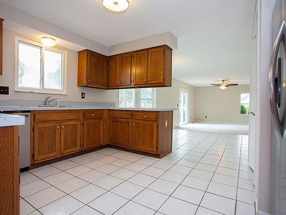 4th image of 464 Beaverbrook Dr