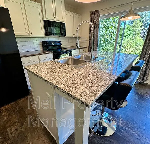 191 E Parkway Blvd — Photo 6