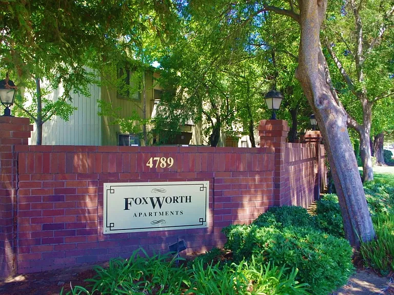 Foxworth Apartments — Photo 9