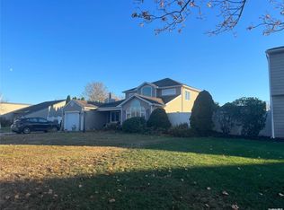 8 Thrasher Ave, Bellport, NY 11713