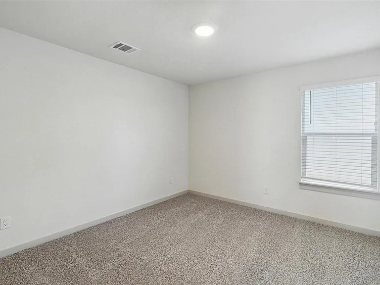 320 Fairfax Ave — Photo 23