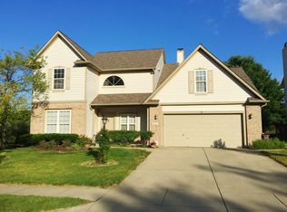 10481 Greenway Dr, Fishers, IN 46037