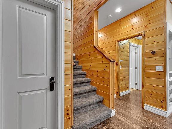 4th image of 53590 Marian View Dr