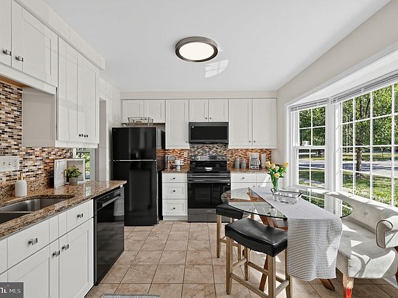 4th image of 9901 Maple Leaf Dr