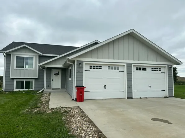 705 Sunset Cir, Lake Norden, SD 57248