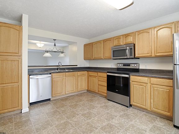 3rd image of 439 Kensington Ave