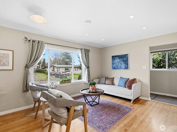 5th image of 2300 NE 8th Place