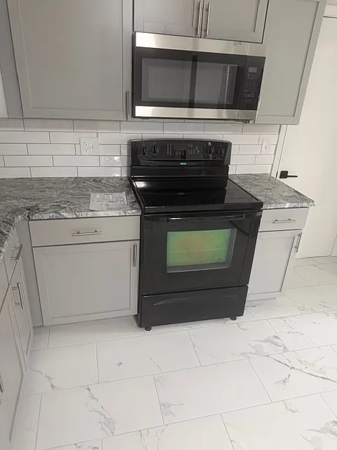 3 bed, $2,400 — Photo 3