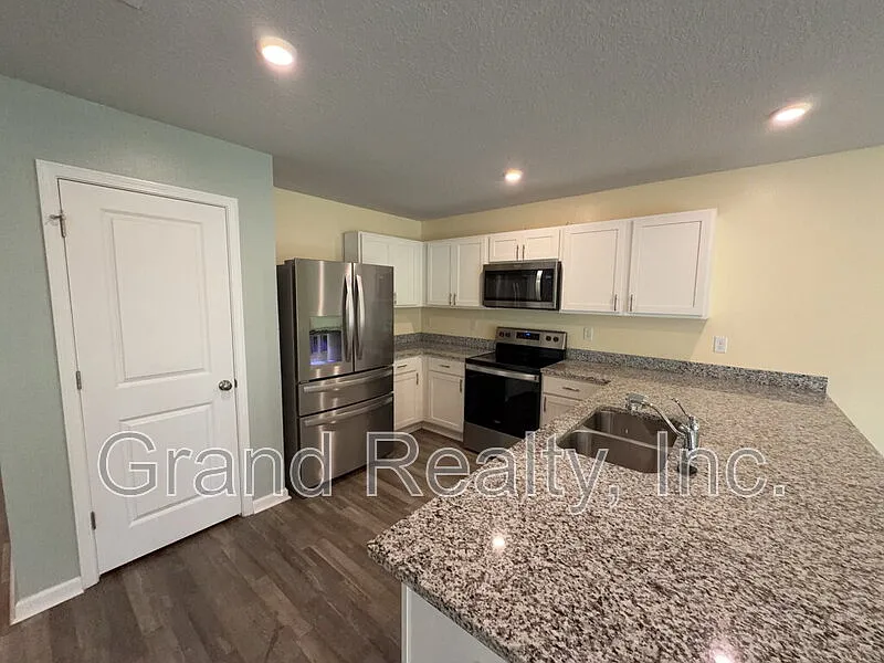 4 bed, 2.0 bath, 1414 sqft, $1,950 — Photo 4