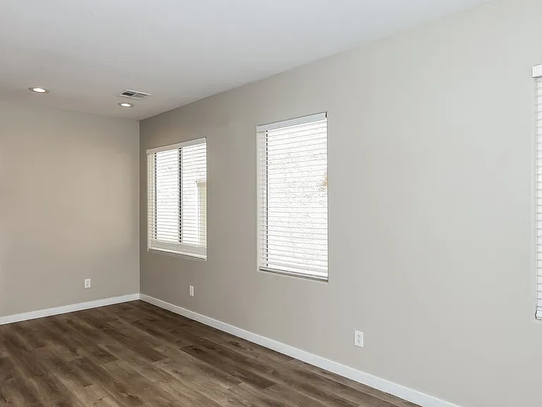 10931 Colour Magic St — Photo 5