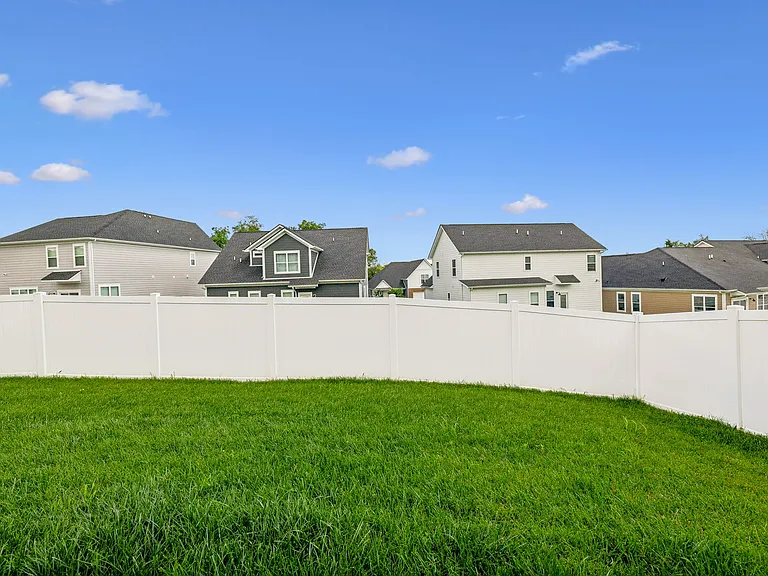 7560 Maggie Dr — Photo 45