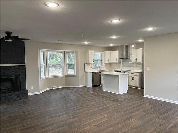 2nd image of 240 SE 131st Rd