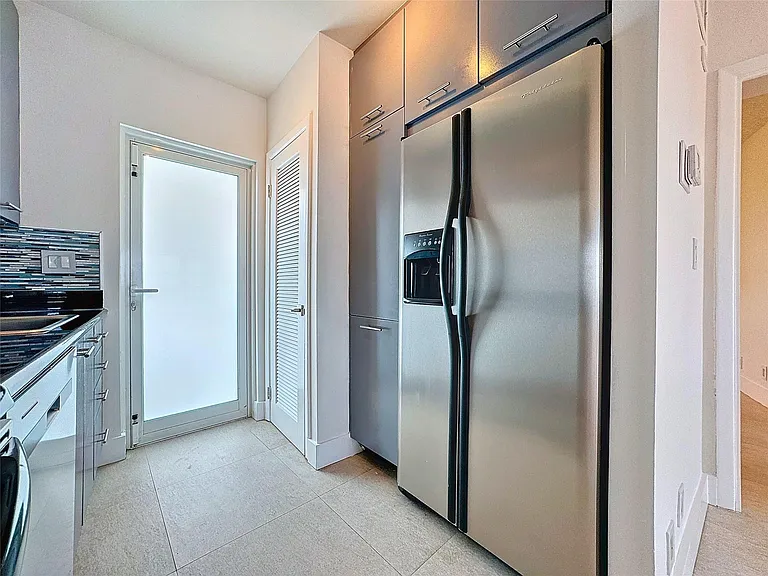 3250 NE 28th St #809 — Photo 3