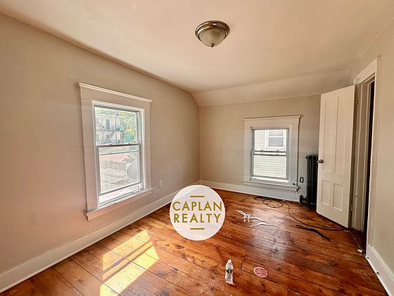 3rd image of 134 Portsea St #1