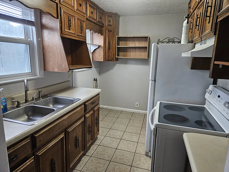 915 Burroughs Rd — Photo 4