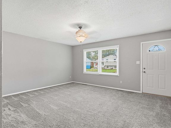 3rd image of 854 Cloverdale Ave