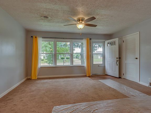 3rd image of 616 Imus Dr