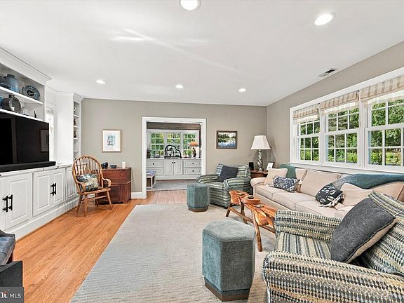 4th image of 25 Matlack Ln