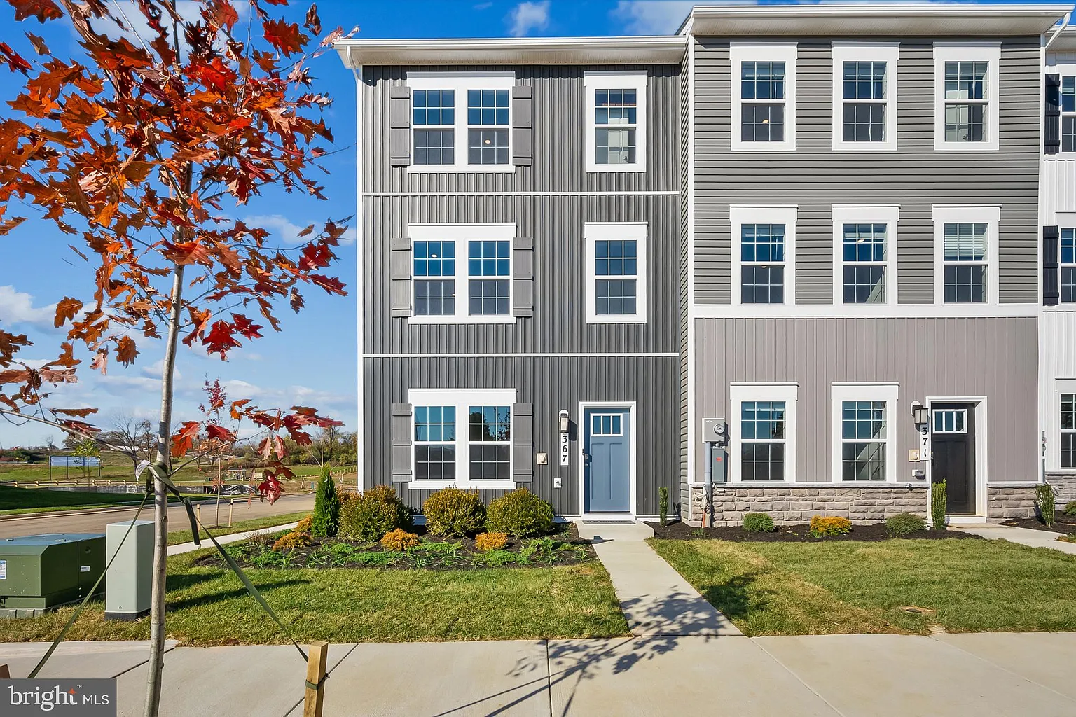 379 Eclipse St photo 1