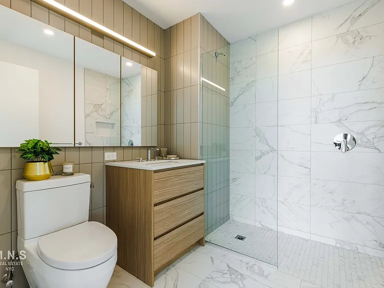 540 Waverly Ave #2B — Photo 13
