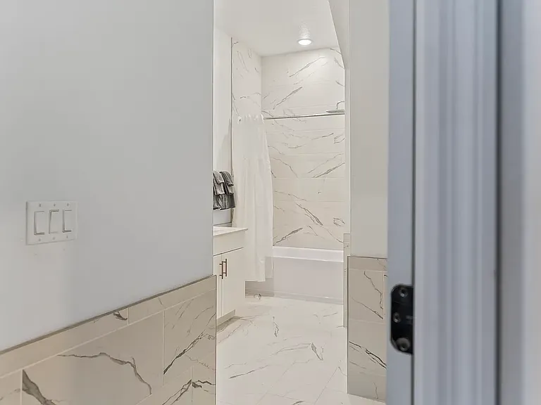 633 Trikomo Dr — Photo 37