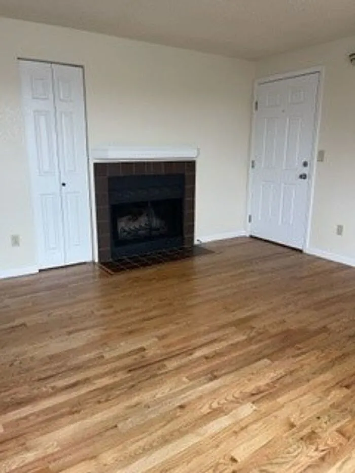 2 bed, 1.0 bath, 950 sqft, $1,600 — Photo 4