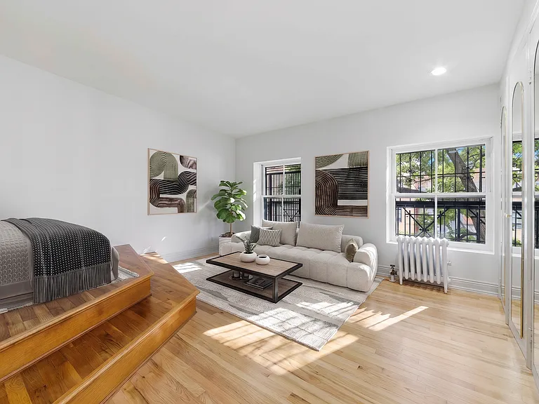 318 W 14th St #4 — Photo 10