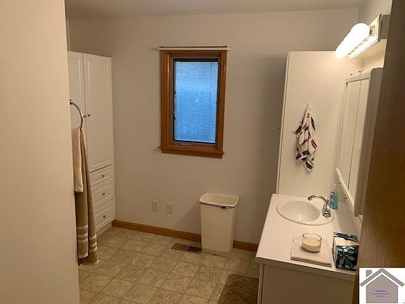 3rd image of 88 The Cove Ln