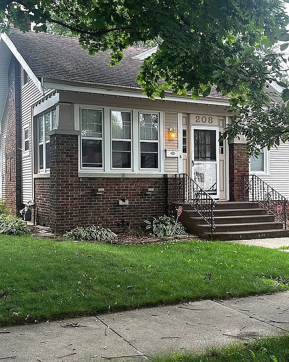 1st image of 208 N Chicago Ave