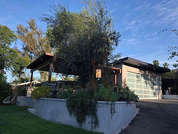 Patio area & 2nd Garage