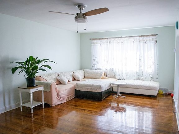 3rd image of 3916 Collins Way