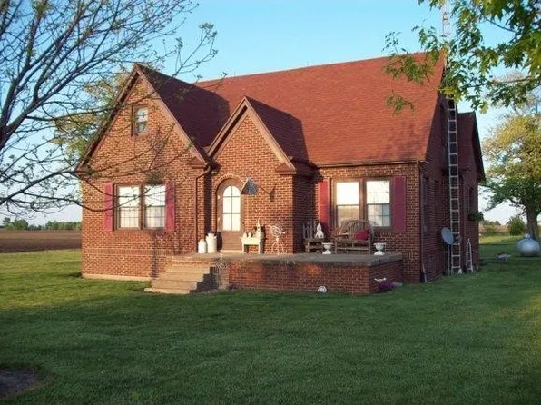 12480 N County Road 800e, Mattoon, IL 61938