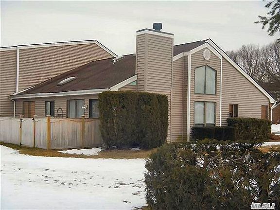 2nd image of 99 Hidden Ponds Cir #99
