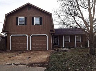 521 W Country Ln, Collinsville, IL