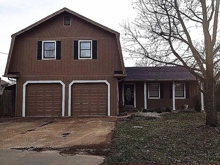 521 W Country Ln photo 1