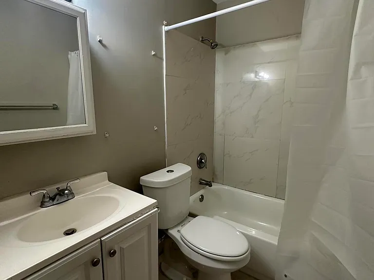 4833 Serafica Dr — Photo 10