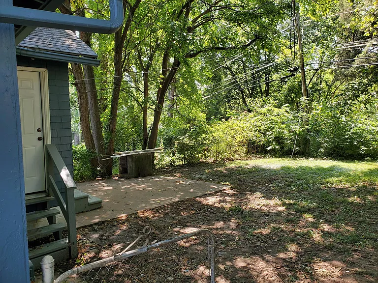 438 N Drury Ave — Photo 8
