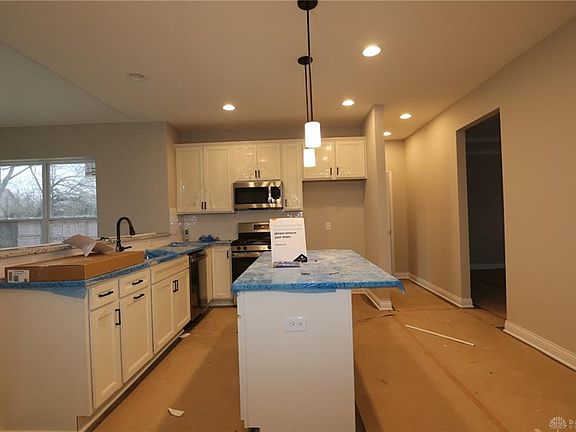 4th image of 703 Newton Dr #60