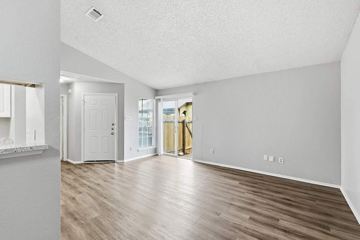 Building Photo - 2131 Andover Dr