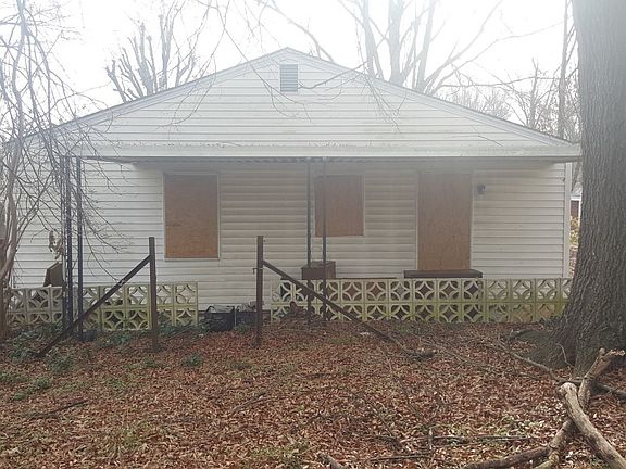 2nd image of 907 Ross Ave