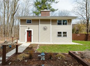 27 Carter Rd, Pleasant Valley, NY 12569