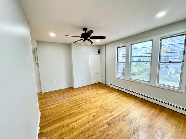 272 Winfield Avenue image 12 of 14