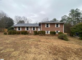 105 Stagecoach Rd, Laurens, SC 29360
