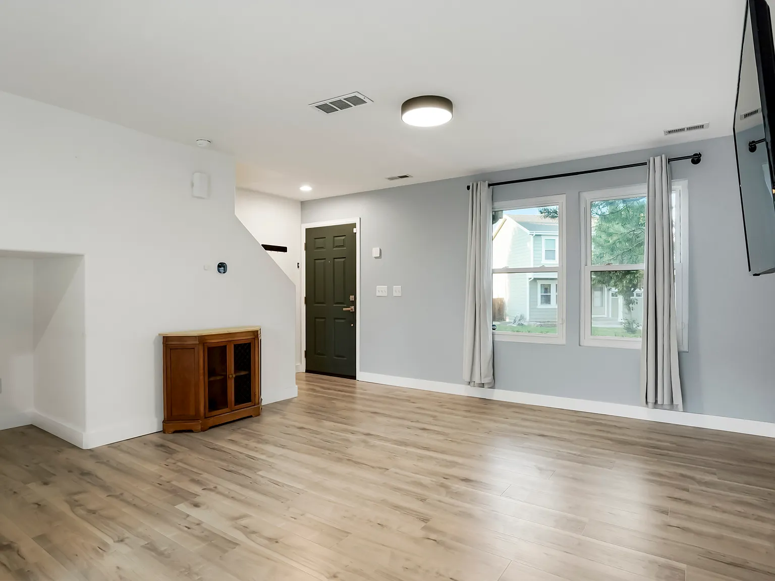 4337 W Kenyon Ave — Photo 2