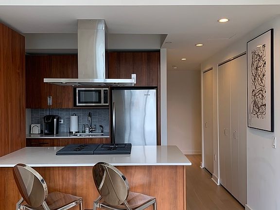 4th image of 500 W 30th St APT 6D